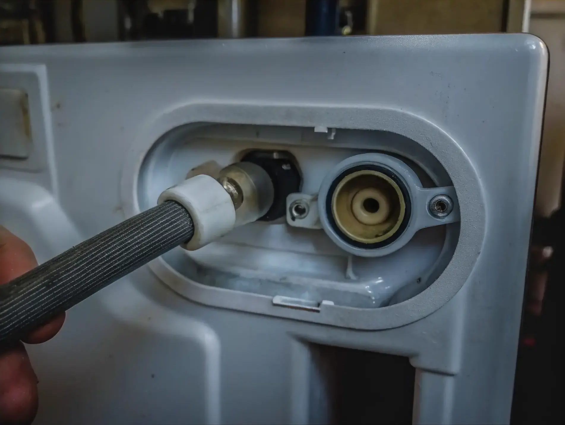 Стиральная машина протекает